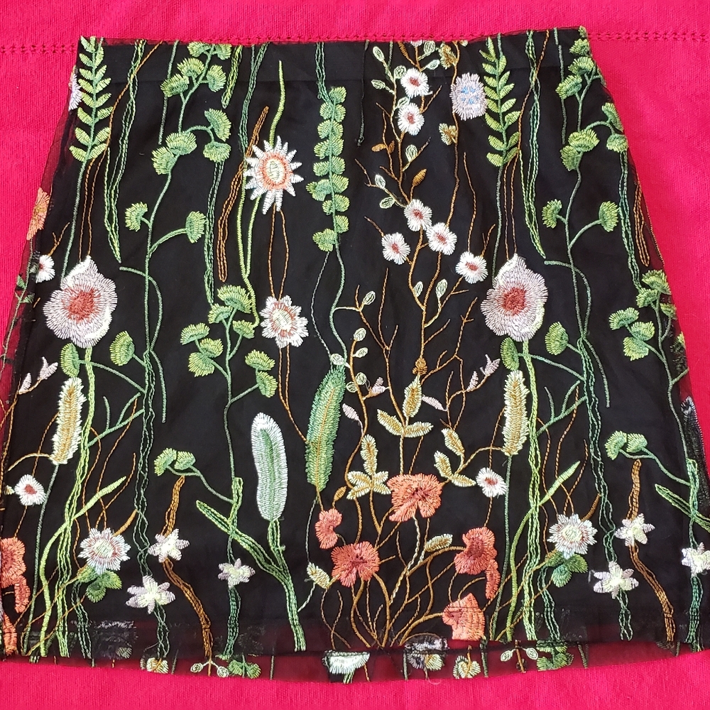 Agaci Black Embroidered Floral Design Mini Skirt